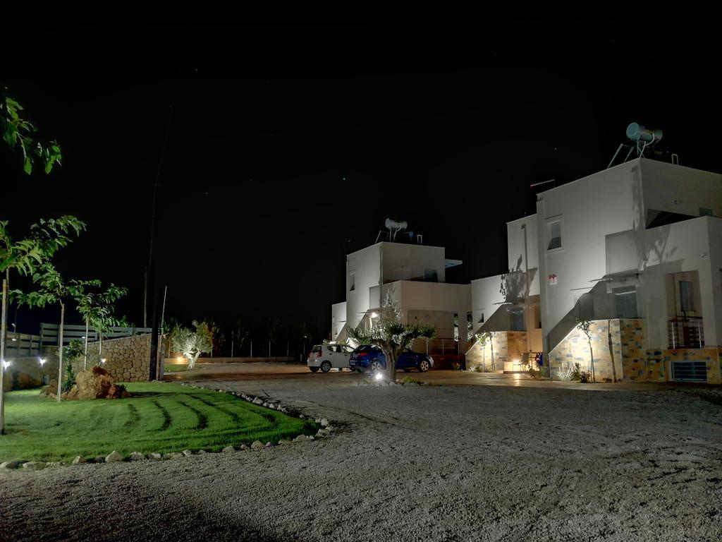 Edem Suites Marathopoli Exterior photo